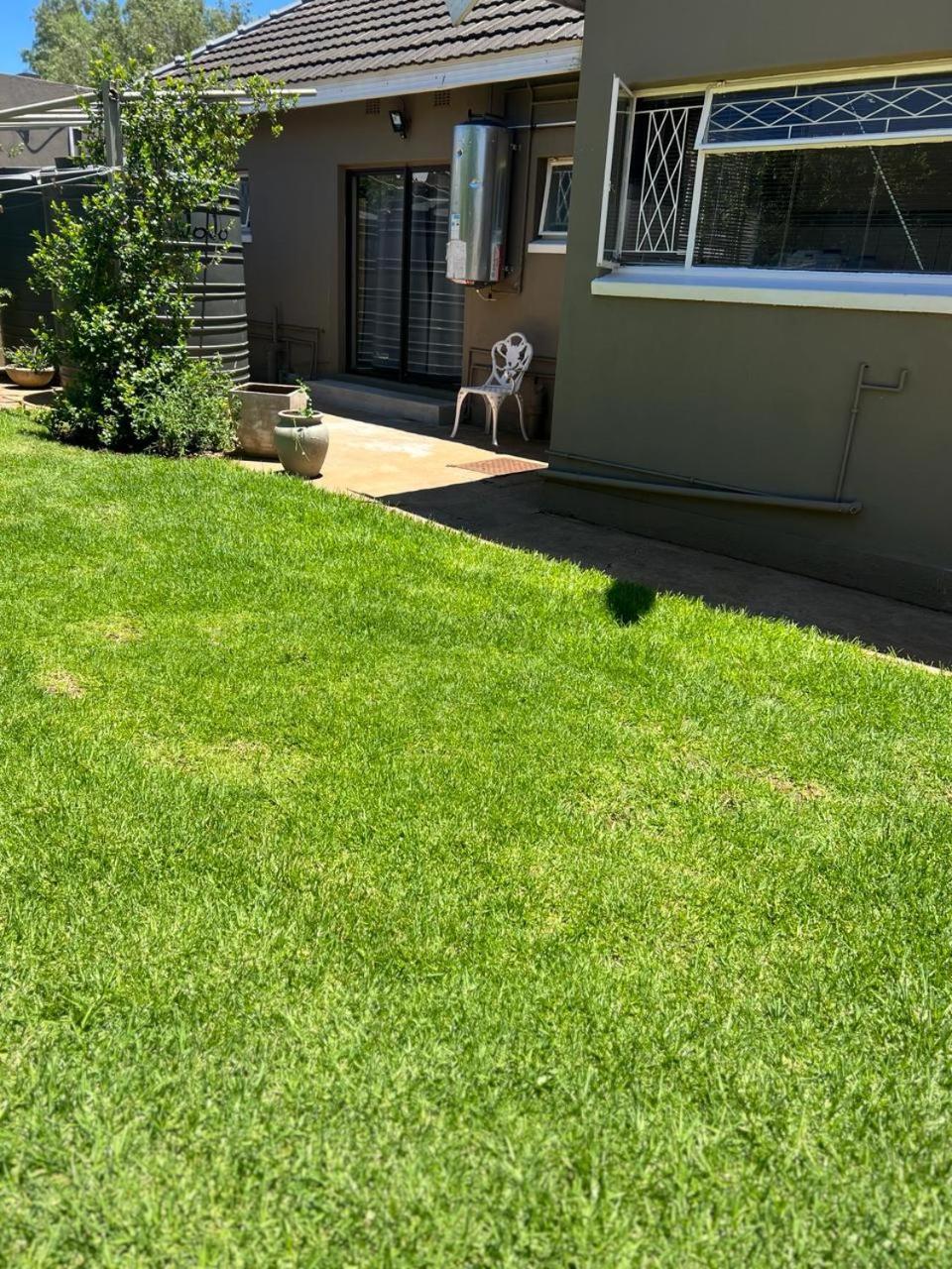 Carstens Garden Cottages Kimberley Exterior photo